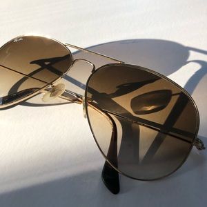 Ray-Ban Aviator Sunglasses (Large) with Case